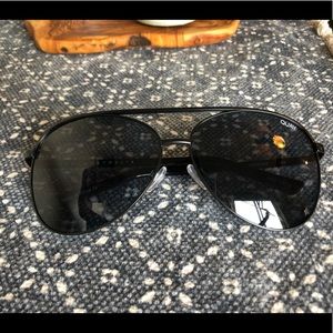QUAY Vivienne Sunglasses - NWOT